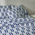 Linge de lit Adam en coton imprimé (bleu)