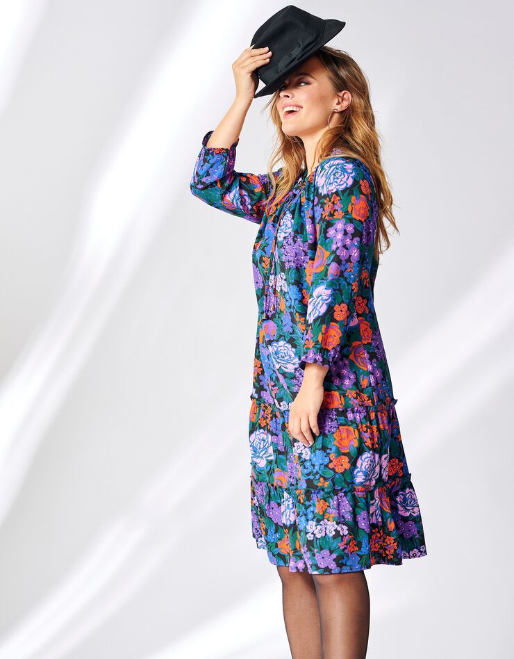 Robe volantée imprimée (noir / violet) Robe volantée imprimée (noir / violet)