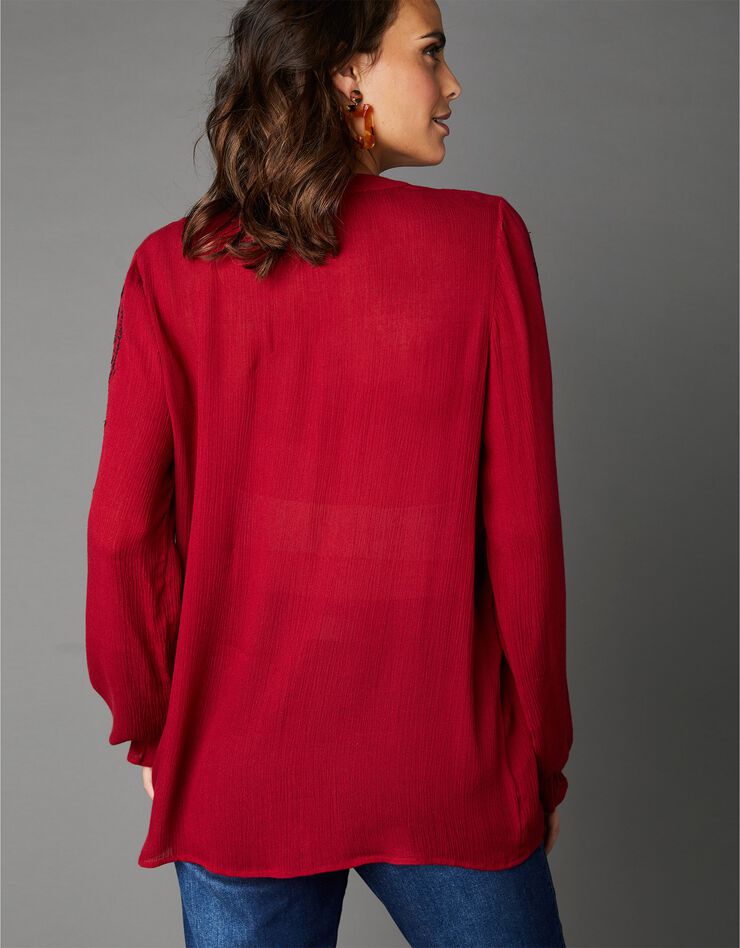Blouse en crépon brodé, poignets volantés (rouge foncé) Blouse en crépon brodé, poignets volantés (rouge foncé)