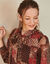 Robe courte &agrave; col lavalli&egrave;re, voile imprim&eacute; patchwork (gr&egrave;ge / chocolat)