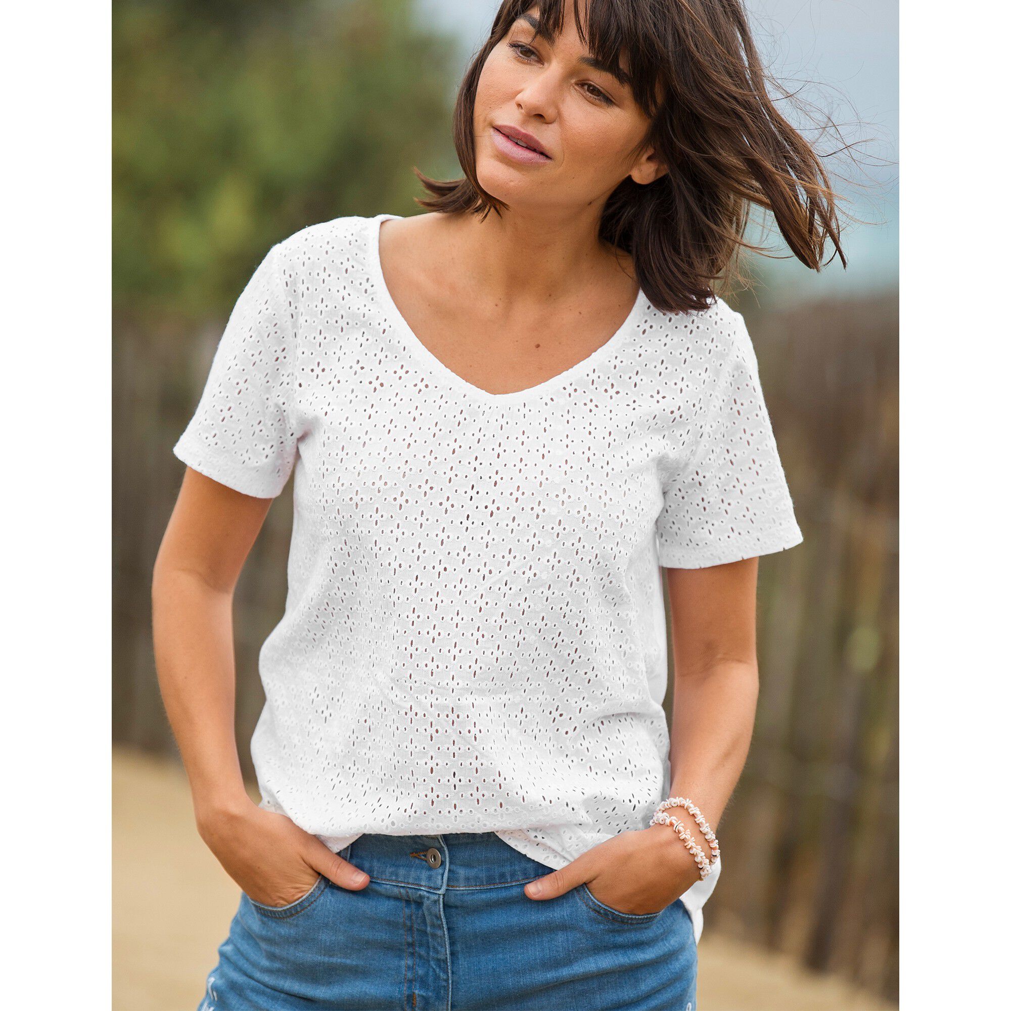 Blacheporte Femme Vêtements Tops & T-shirts T-shirts Manches courtes Tee-shirt Col V Broderie Anglaise 