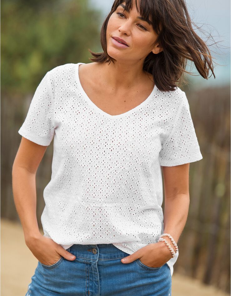 Tee-shirt col V broderie anglaise (blanc) Tee-shirt col V broderie anglaise (blanc)