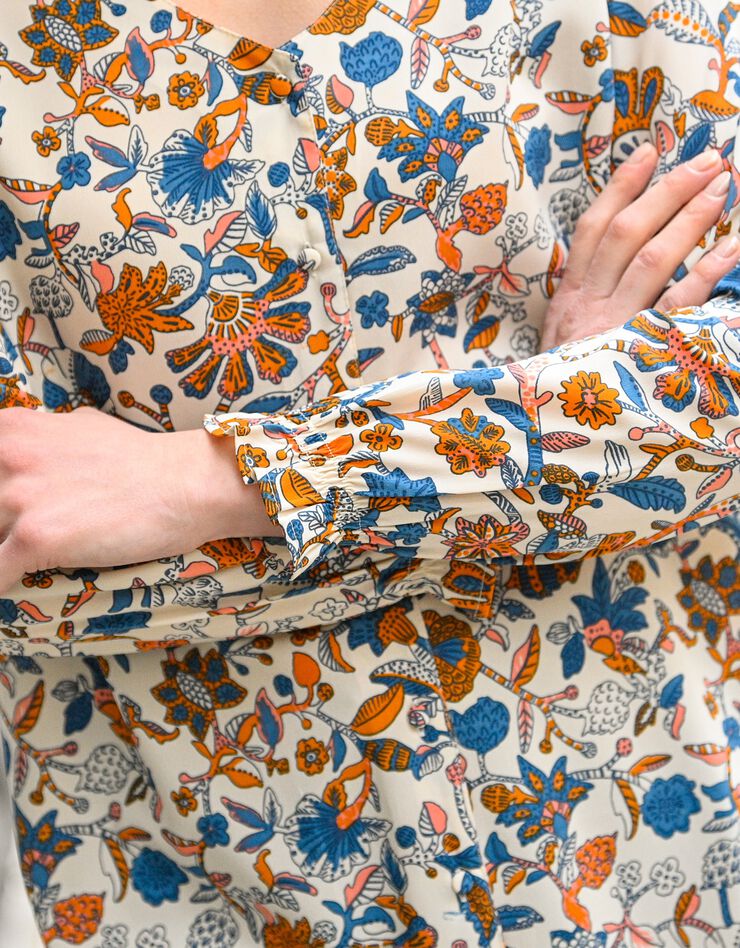 Blouse volantée boutonnée fleurie (beige / bleu) Blouse volantée boutonnée fleurie (beige / bleu)