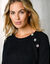 Pull &eacute;paule boutonn&eacute;e bijoux (noir)