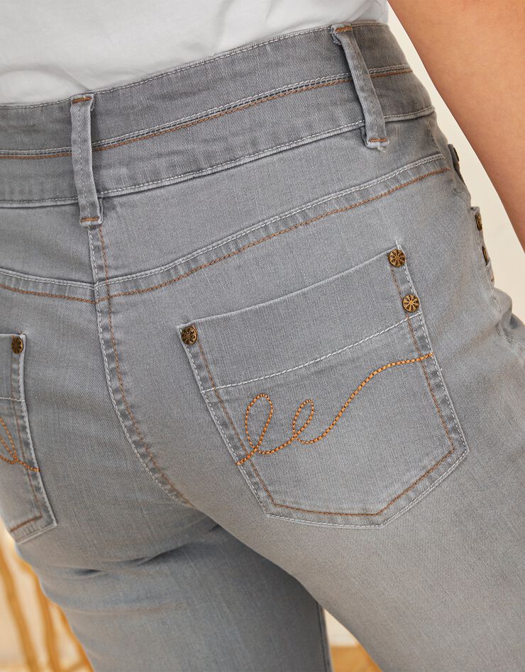 Pantacourt fuselé base boutonnée, jean stretch (gris) Pantacourt fuselé base boutonnée, jean stretch (gris)
