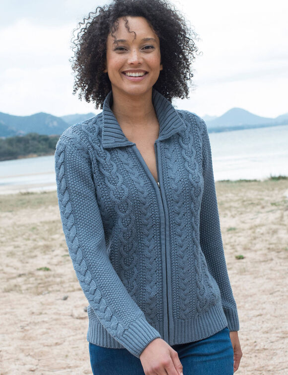 Gilet zippé col polo, maille torsadée (bleu jean)