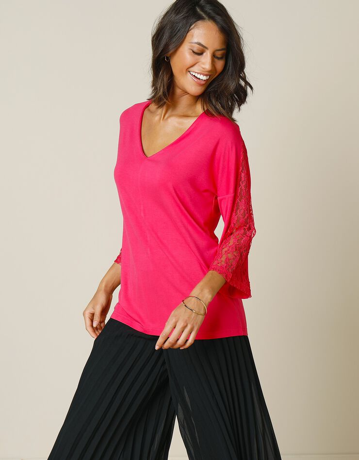 Tee-shirt col V empiècement dentelle - manches 3/4 (cerise) Tee-shirt col V empiècement dentelle - manches 3/4 (cerise)