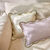 Coussin uni feston contrastant (écru)