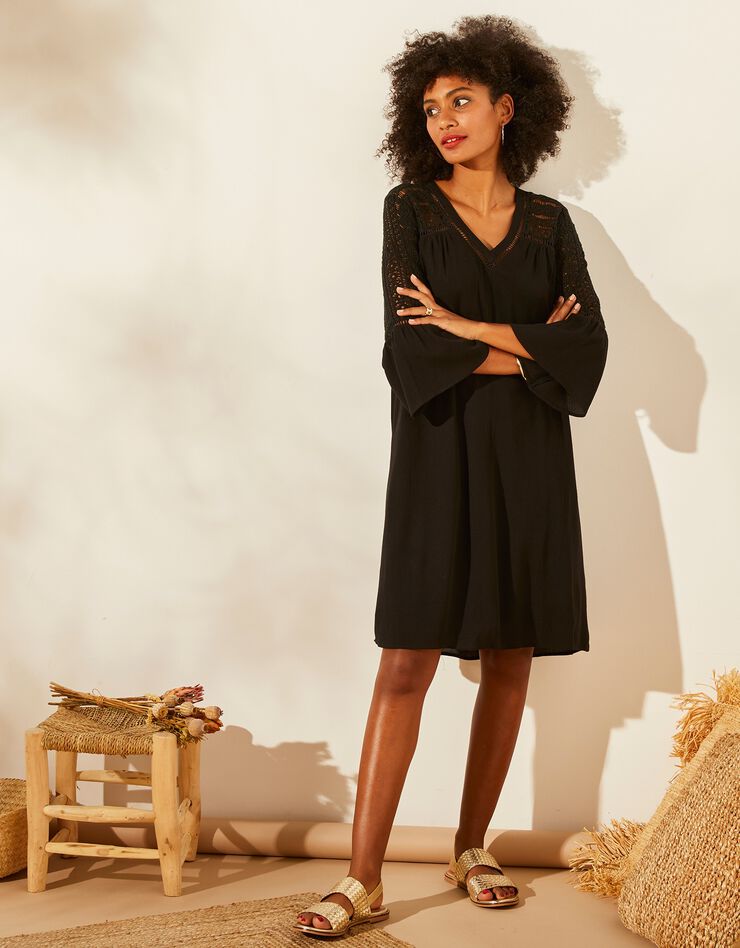 Robe évasée, manches ¾, détails macramé (noir) Robe évasée, manches ¾, détails macramé (noir)