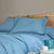 Couvre-lit matelassé microfibre motif géométrique (bleu grisé)