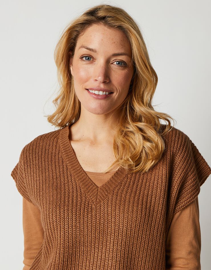 Pull col V manches courtes (noisette) Pull col V manches courtes (noisette)