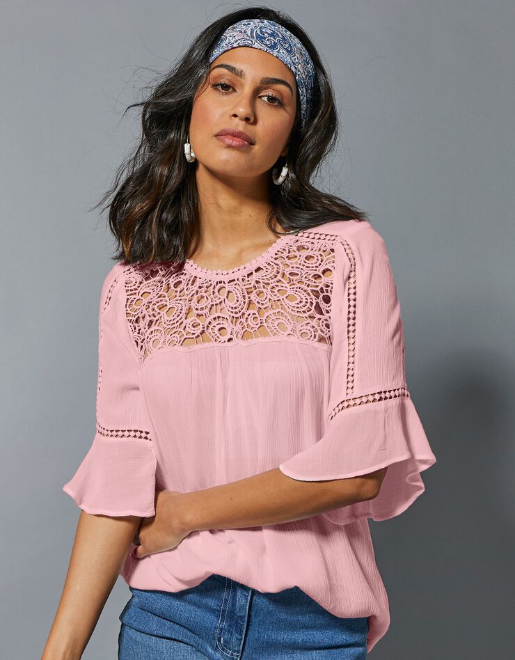 Blouse plastron macramé, crépon (rose) Blouse plastron macramé, crépon (rose)
