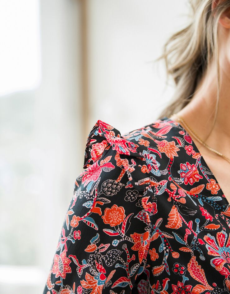 Blouse volantée boutonnée fleurie (noir / vermillon) Blouse volantée boutonnée fleurie (noir / vermillon)