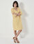 Robe courte évasée, imprimé ikat (miel / blanc)