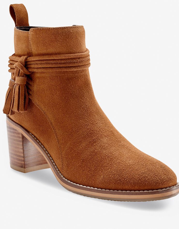 Boots en croûte de cuir à talon et pompons (beige foncé) Boots en croûte de cuir à talon et pompons (beige foncé)