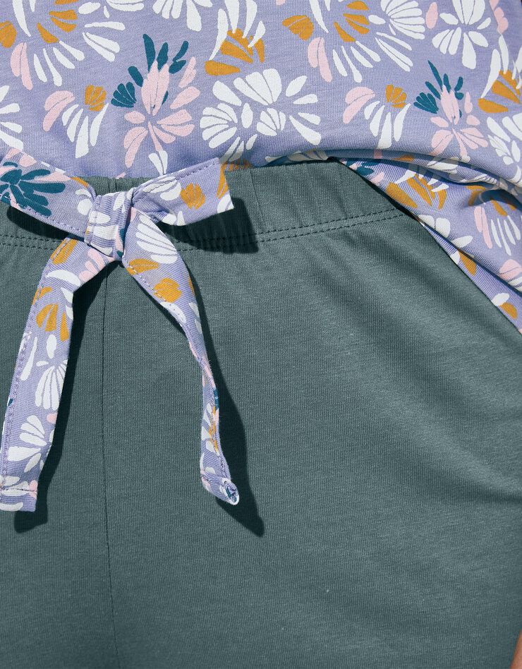 Pantacourt pyjama imprimé placé "pétales de fleurs" (vert sauge)