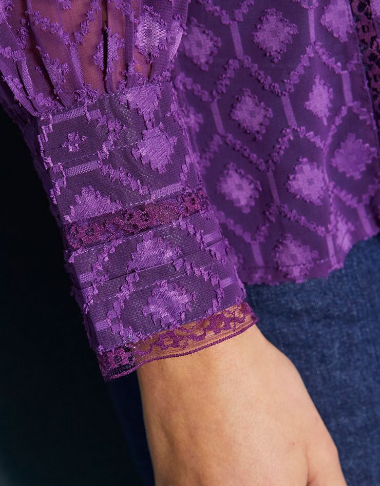 Blouse en voile jacquard dentelle - col V (violet) Blouse en voile jacquard dentelle - col V (violet)