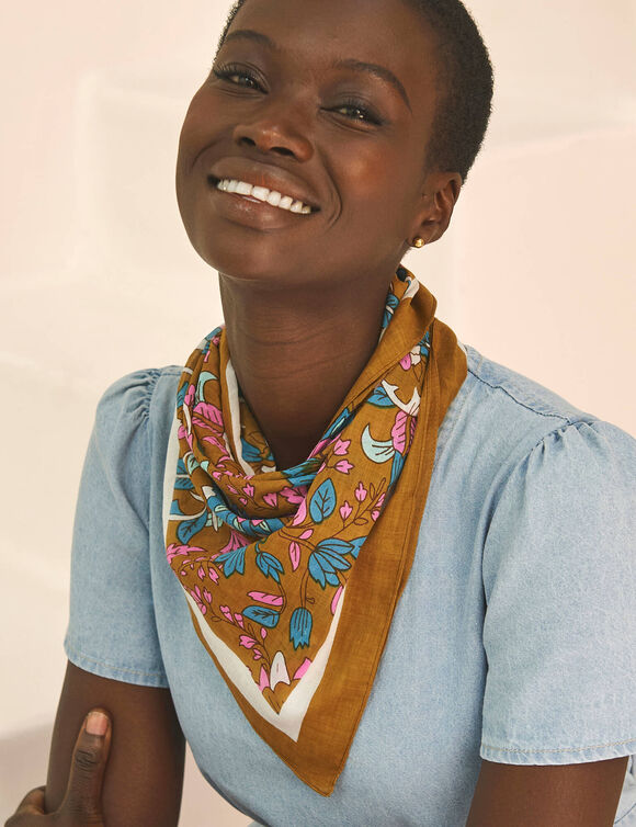 Foulard en voile de coton, imprim&eacute; fleurs (safran)