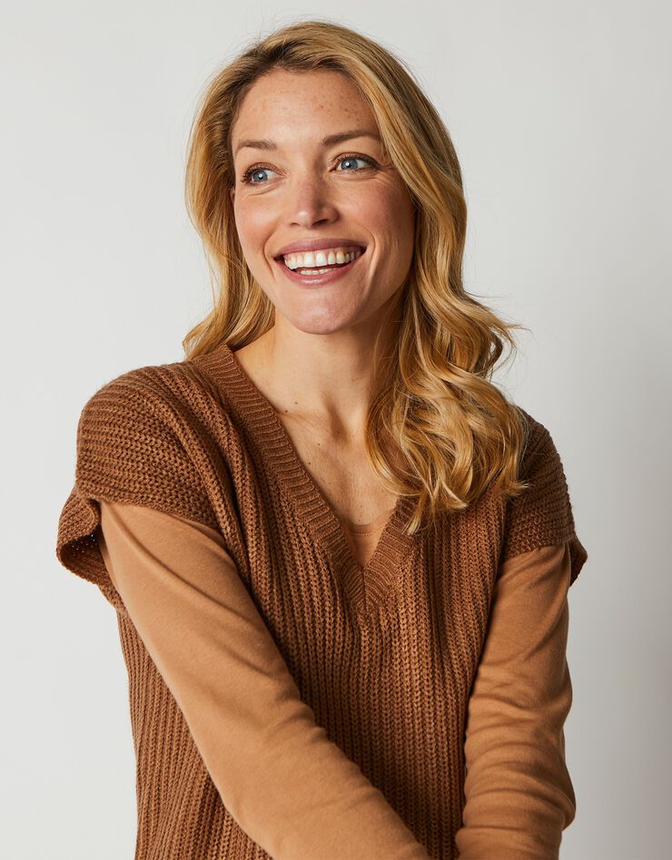 Pull col V manches courtes (noisette) Pull col V manches courtes (noisette)