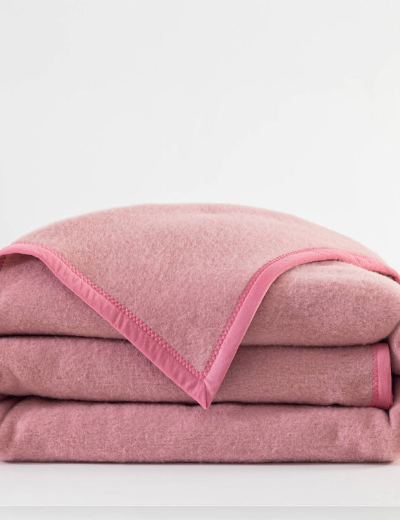Couverture pure laine d'agneau m&eacute;rinos (vieux rose)