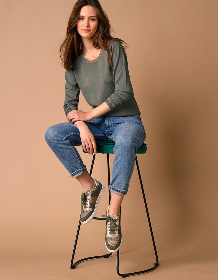 Pull col rond détails brillants, toucher cachemire (kaki) Pull col rond détails brillants, toucher cachemire (kaki)