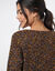 Pull col V volume loose, maille anglaise moulin&eacute;e (chocolat)