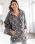 Poncho à capuche, maille polaire toucher peluche (gris / rose) Poncho à capuche, maille polaire toucher peluche (gris / rose)