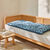 Long coussin de sol imprim&eacute; feuillage (bleu gris&eacute;)