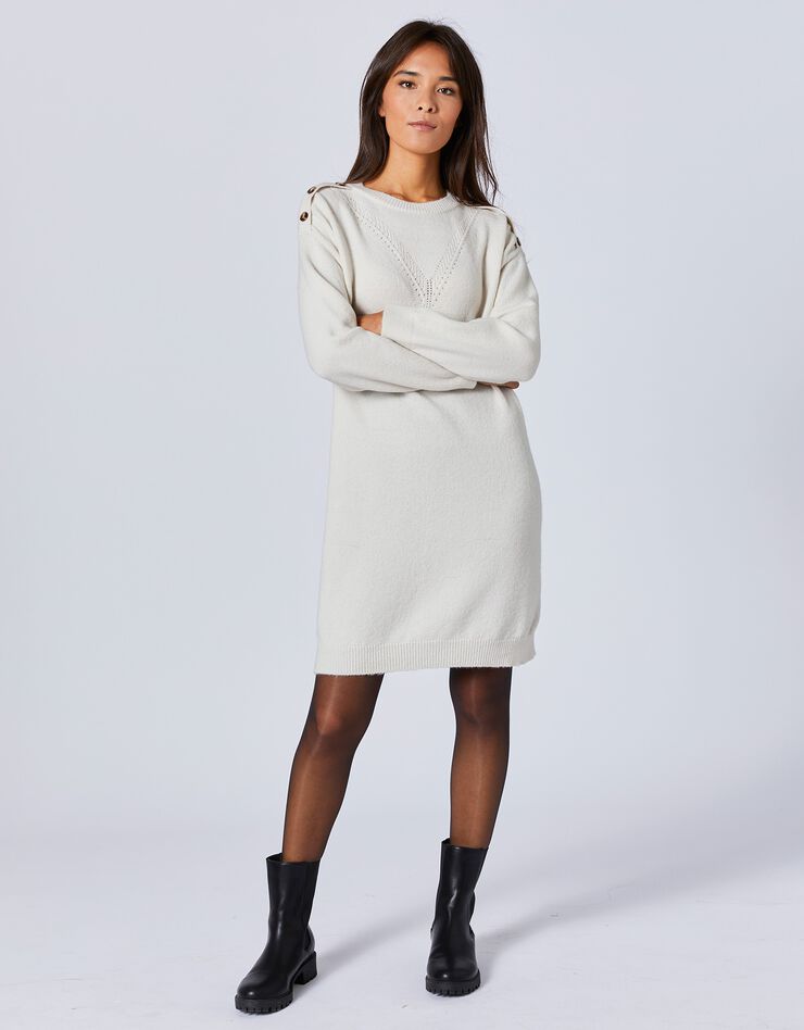 Robe-pull torsadée épaules boutonnées (écru) Robe-pull torsadée épaules boutonnées (écru)