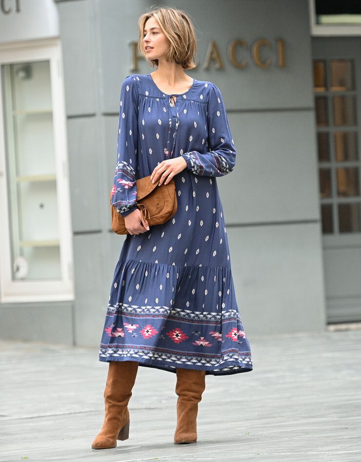 Robe longue volantée imprimé folk (indigo / rouge) Robe longue volantée imprimé folk (indigo / rouge)