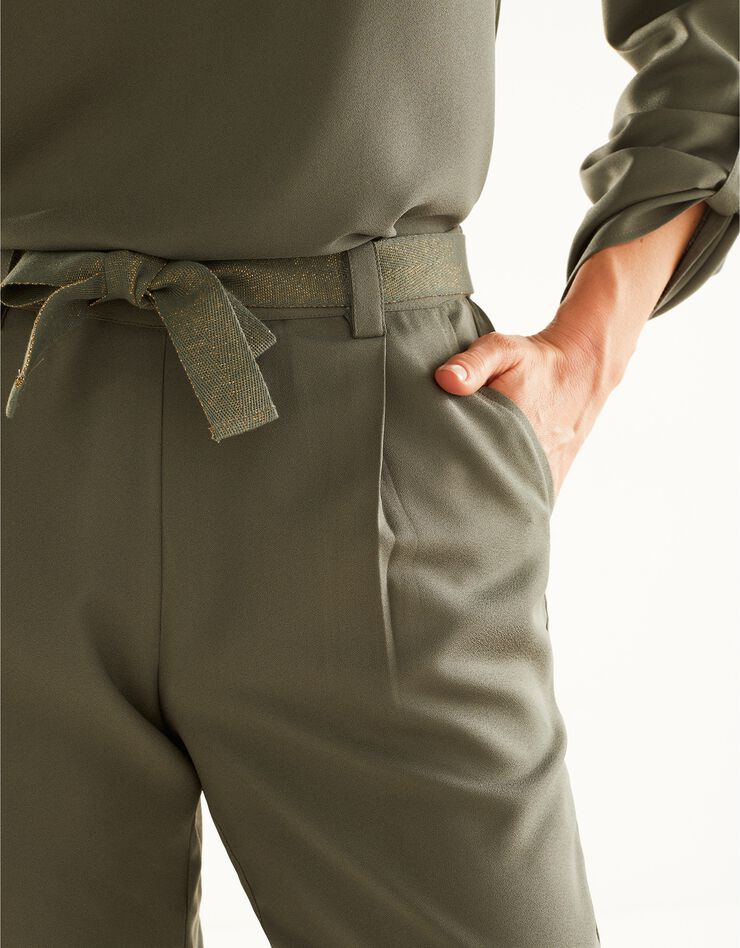 Pantalon uni crêpe fluide ceinture dorée (kaki) Pantalon uni crêpe fluide ceinture dorée (kaki)