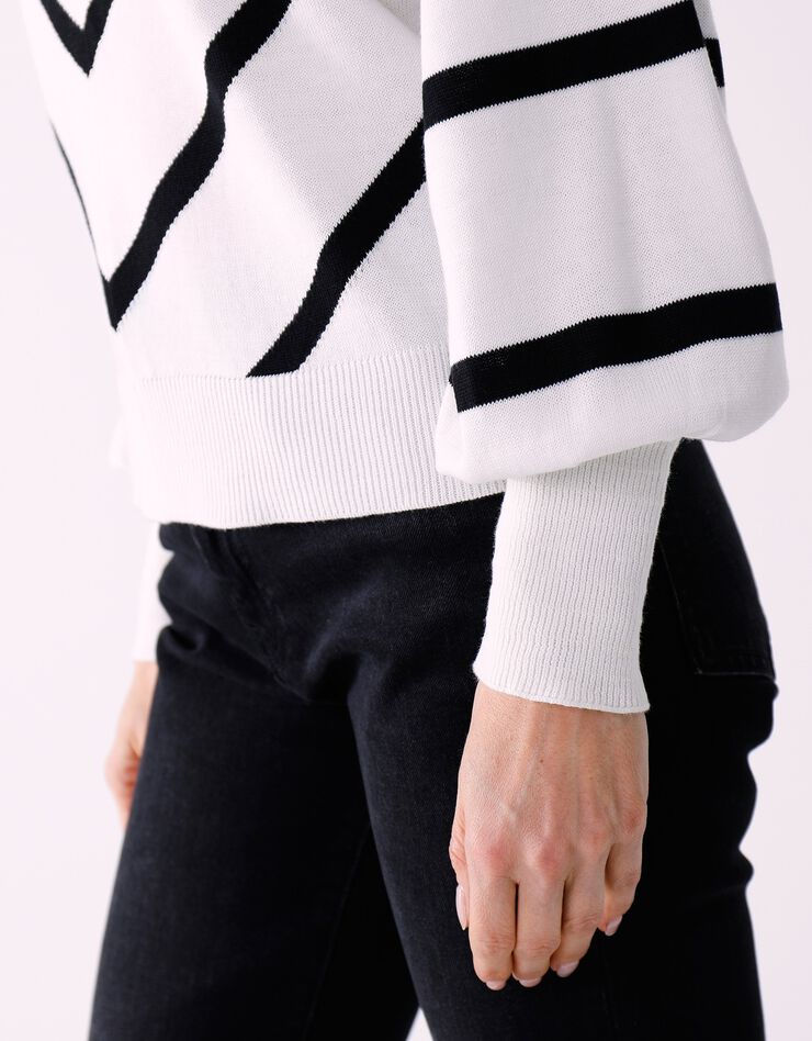 Pull rayures graphiques manches chauve-souris (blanc / noir)