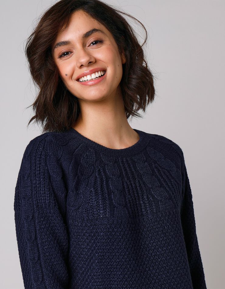 Pull en maille torsadée (marine) Pull en maille torsadée (marine)