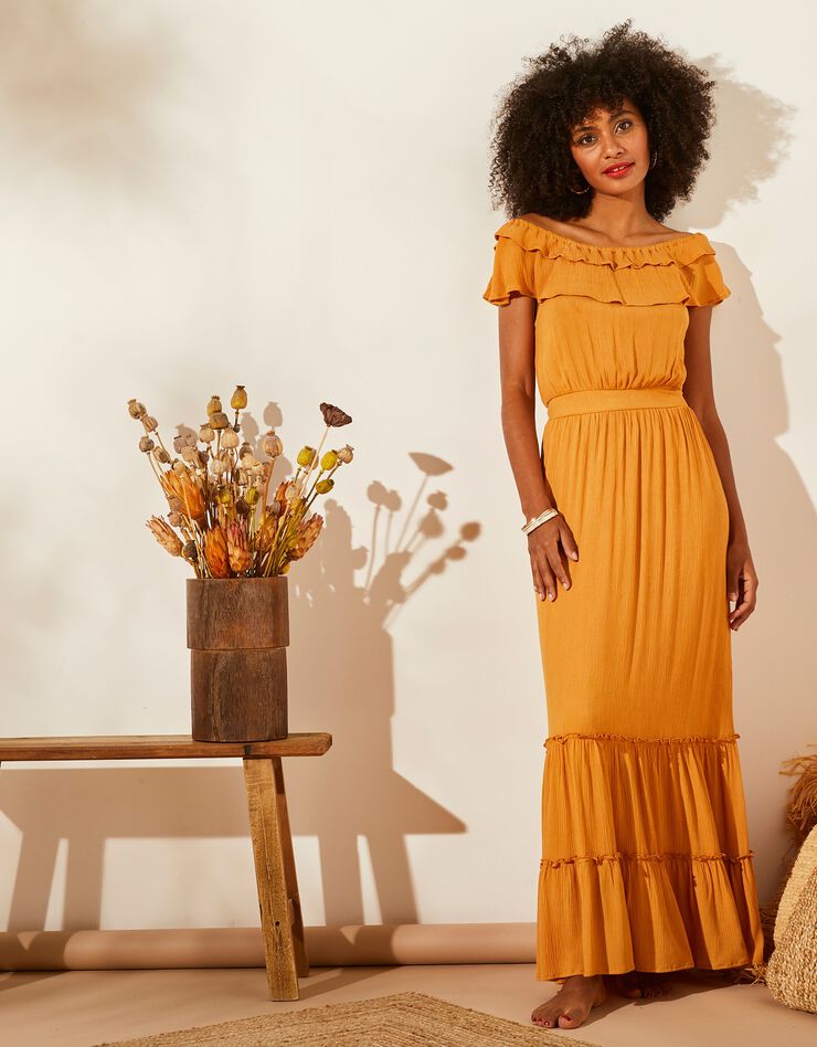 Robe longue volantée, décolleté élastique (ocre) Robe longue volantée, décolleté élastique (ocre)