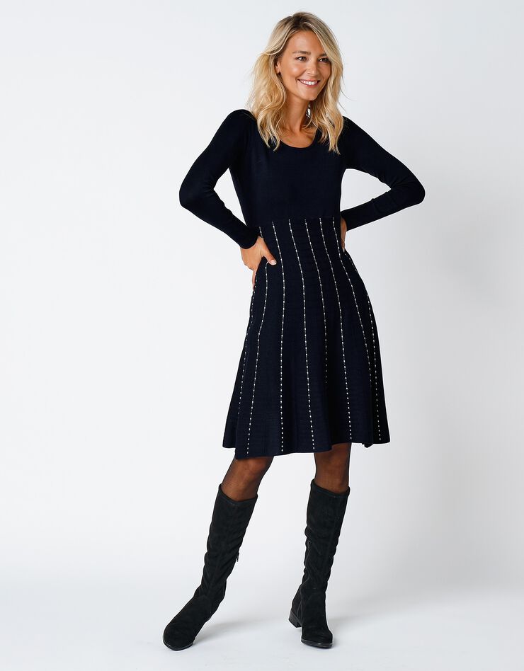 Robe pull forme danseuse, jupe évasée. (noir) Robe pull forme danseuse, jupe évasée. (noir)