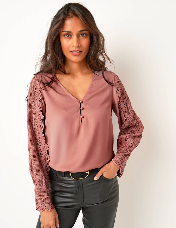 Blouse macram&eacute; col V manches longues, cr&ecirc;pe fluide (bois de rose)