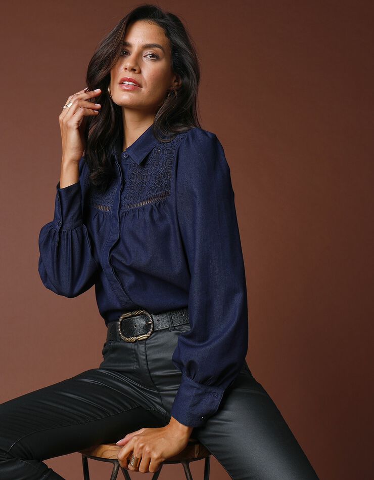 Chemise en denim avec broderie (bleu grisé) Chemise en denim avec broderie (bleu grisé)