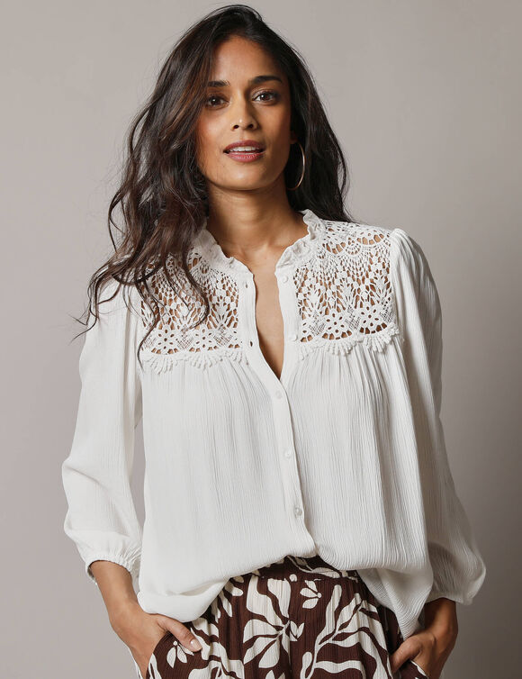 Chemisier col volant&eacute;, cr&eacute;pon et macram&eacute; (&eacute;cru)