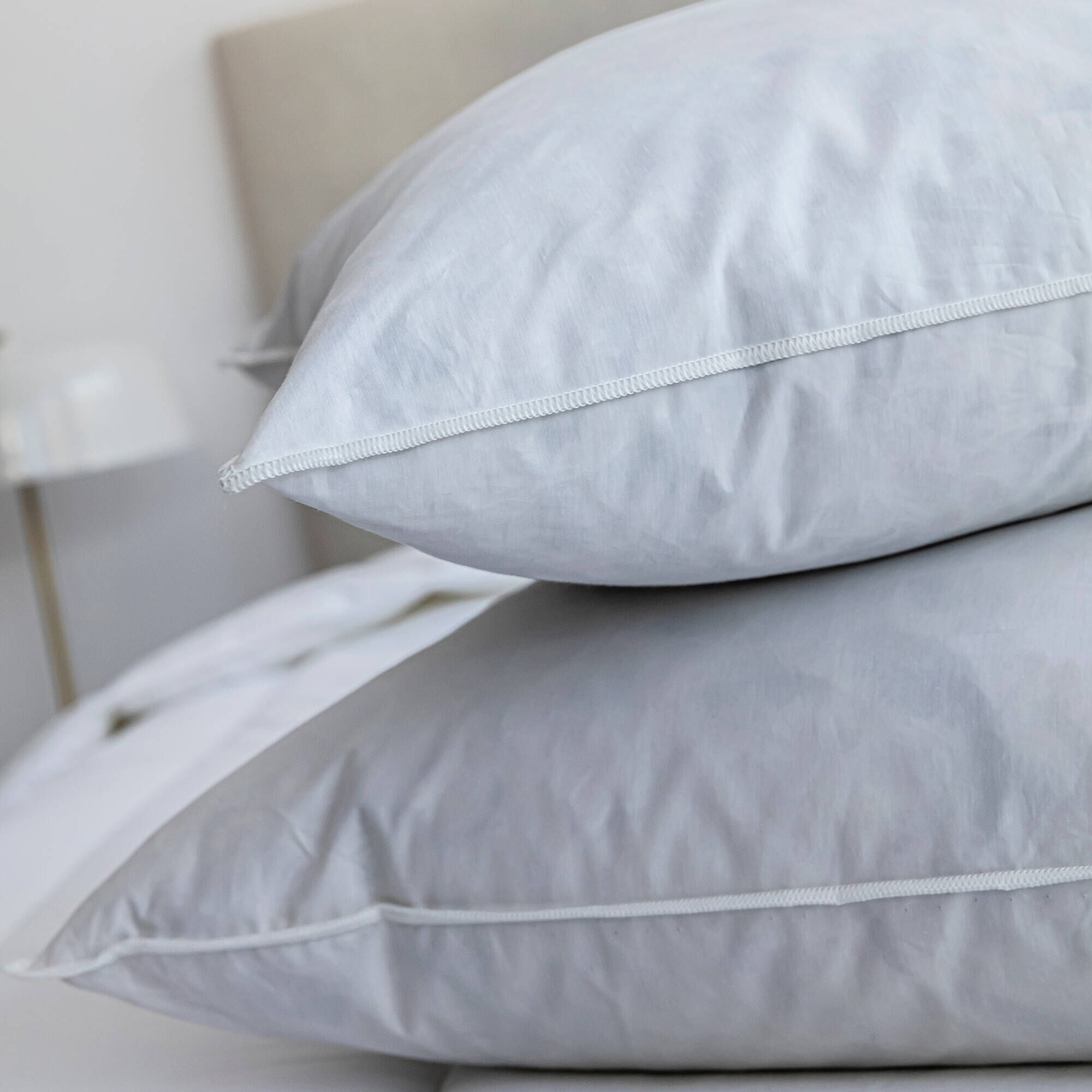 Set De 2 Oreillers En Plumes Et Duvet D'oie UNIKOME 60x60 Cm - Taie 100% Coton Premium, Lavable, Certifié Oeko-TEX, Blanc