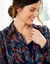 Robe-chemisier longue en voile jacquard imprim&eacute; floral (marine / caramel)