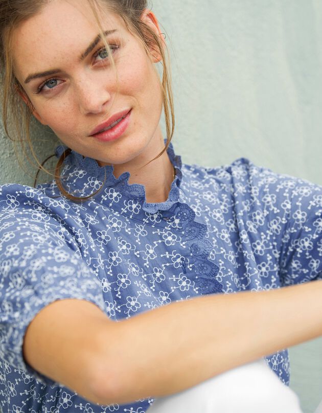 Blouse boutonnée bicolore broderie anglaise (bleu / blanc)