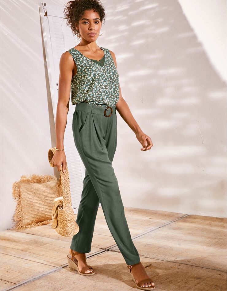 Pantalon ceinturé coupe chino uni (kaki) Pantalon ceinturé coupe chino uni (kaki)