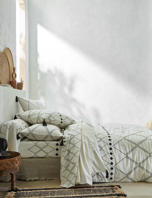 Linge de lit Massaï coton à motifs graphiques et finitions pompons (écru)