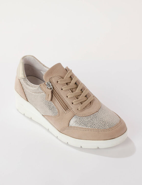 Baskets à lacets grande largeur, en cuir avec empiècements extensibles. (beige)