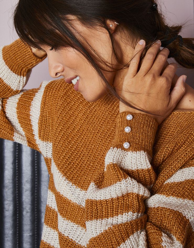 Pull col bateau rayé, maille anglaise toucher mohair (caramel / écru) Pull col bateau rayé, maille anglaise toucher mohair (caramel / écru)