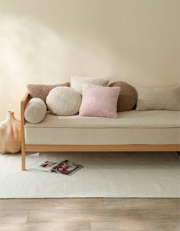 Long coussin de canapé en bouclette sherpa moutonnée (naturel)