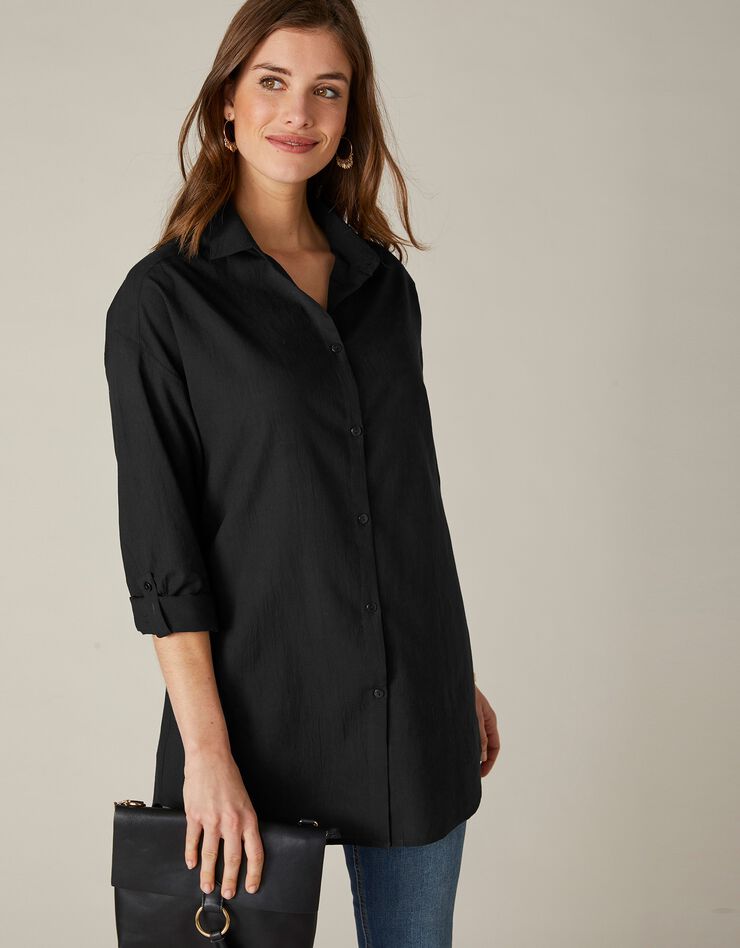 Chemise longue unie boutonnée (noir) Chemise longue unie boutonnée (noir)
