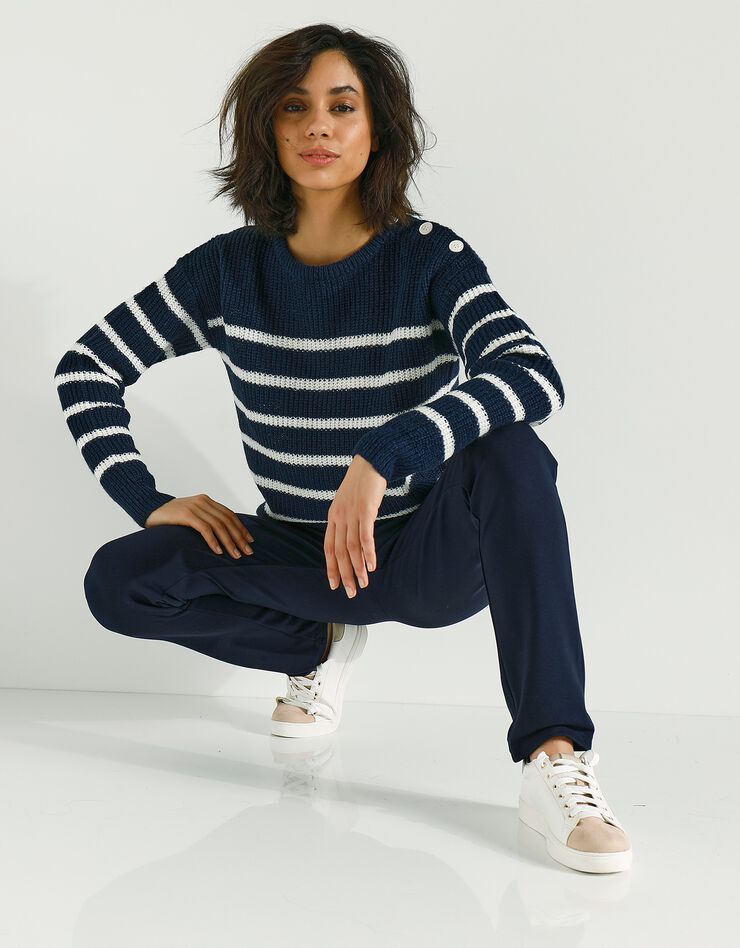Pull rayé manches longues épaule boutonnée (marine / écru) Pull rayé manches longues épaule boutonnée (marine / écru)
