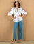 Blouse brodée manches amples, crépon (écru / bleu)