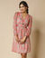Robe courte ceinture fantaisie, voile imprimé (bois de rose / écru)